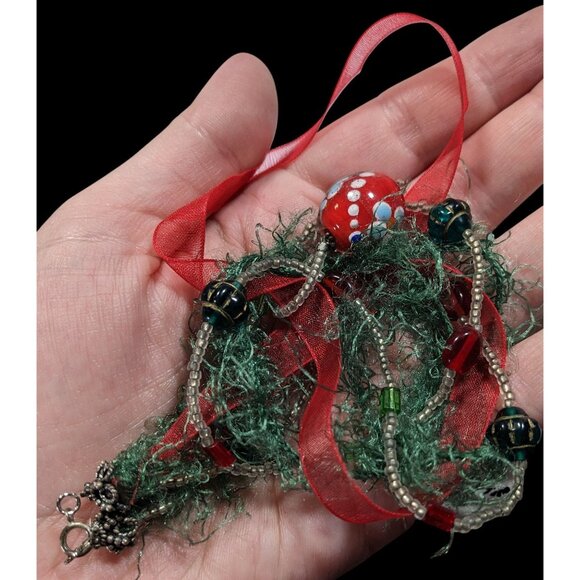 Abstract Floral Holiday Themed Red And Green Pendant Necklace - Picture 3 of 6